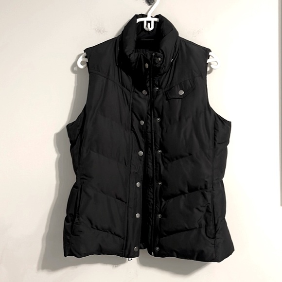 Banana Republic Jackets & Blazers - Banana republic black cozy warm vest size M
